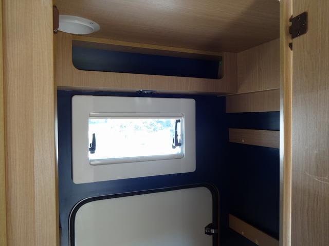 カムロード キャンピングカー バンテック コルドリーブス キャブコン シンク コンロ DC冷蔵庫 べバスト製FFヒーター リチウム500Ah 内部電源 外部充電 インバーター1500W フレキシブルソーラー4枚 家庭用エアコン 液晶テレビ マックスファン(41枚目)