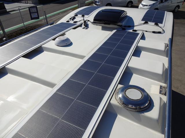 カムロード キャンピングカー バンテック コルドリーブス キャブコン シンク コンロ DC冷蔵庫 べバスト製FFヒーター リチウム500Ah 内部電源 外部充電 インバーター1500W フレキシブルソーラー4枚 家庭用エアコン 液晶テレビ マックスファン(76枚目)