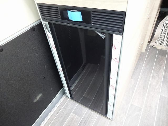 デュカト キャンピングカー　ローラーチーム　リビングストーンＫ２　バンコン　シンク　コンロ　ＤＣ冷蔵庫　トルマ燃料式ＦＦヒーター＆温水ボイラー　カセットトイレ　シャワー　ＤＣエアコン　バックカメラ　電動ステップ　レミスシェード　クルーズコントロール（8枚目）