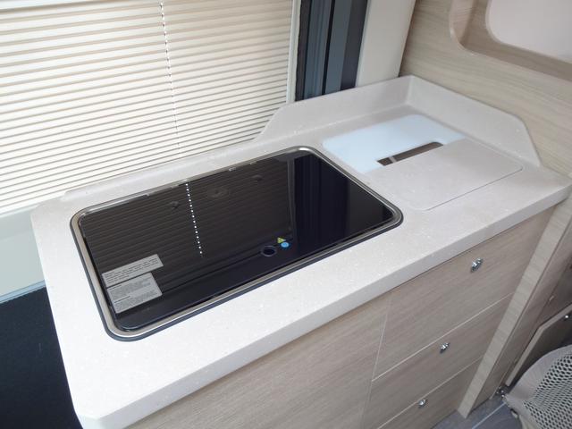 デュカト キャンピングカー　ローラーチーム　リビングストーンＫ２　バンコン　シンク　コンロ　ＤＣ冷蔵庫　トルマ燃料式ＦＦヒーター＆温水ボイラー　カセットトイレ　シャワー　ＤＣエアコン　バックカメラ　電動ステップ　レミスシェード　クルーズコントロール（10枚目）