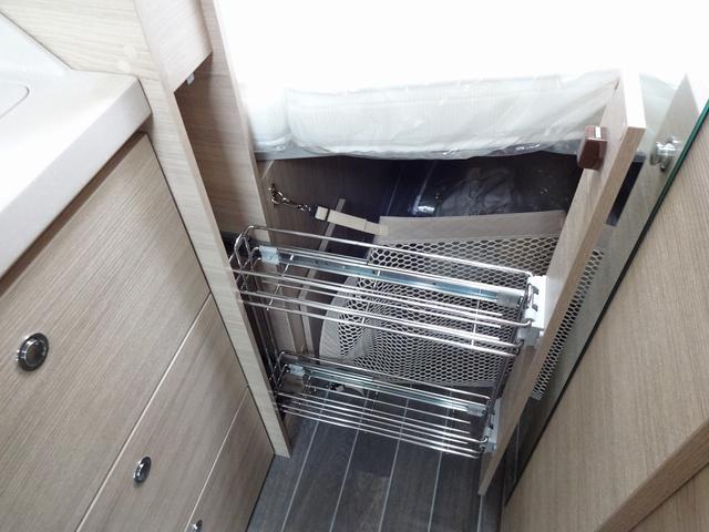 デュカト キャンピングカー　ローラーチーム　リビングストーンＫ２　バンコン　シンク　コンロ　ＤＣ冷蔵庫　トルマ燃料式ＦＦヒーター＆温水ボイラー　カセットトイレ　シャワー　ＤＣエアコン　バックカメラ　電動ステップ　レミスシェード　クルーズコントロール（14枚目）