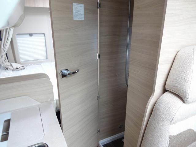 デュカト キャンピングカー　ローラーチーム　リビングストーンＫ２　バンコン　シンク　コンロ　ＤＣ冷蔵庫　トルマ燃料式ＦＦヒーター＆温水ボイラー　カセットトイレ　シャワー　ＤＣエアコン　バックカメラ　電動ステップ　レミスシェード　クルーズコントロール（16枚目）