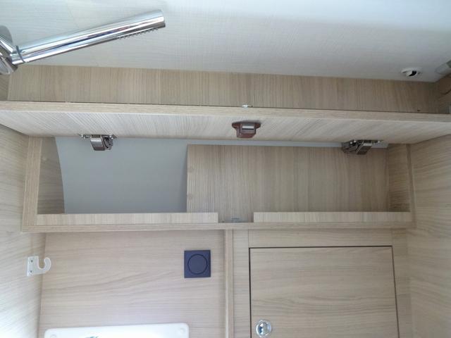 デュカト キャンピングカー　ローラーチーム　リビングストーンＫ２　バンコン　シンク　コンロ　ＤＣ冷蔵庫　トルマ燃料式ＦＦヒーター＆温水ボイラー　カセットトイレ　シャワー　ＤＣエアコン　バックカメラ　電動ステップ　レミスシェード　クルーズコントロール（23枚目）