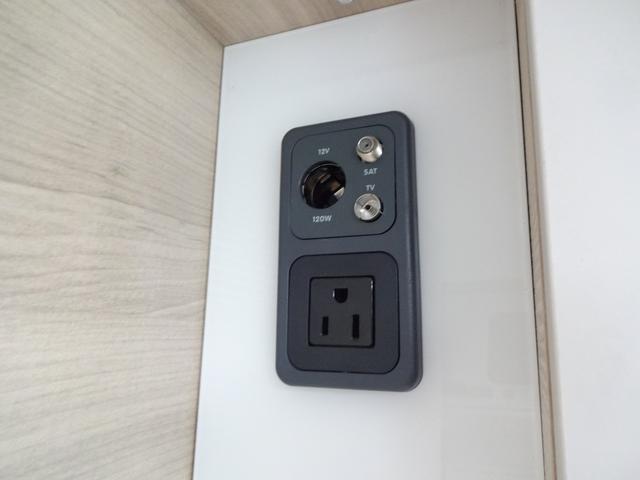 デュカト キャンピングカー　ローラーチーム　リビングストーンＫ２　バンコン　シンク　コンロ　ＤＣ冷蔵庫　トルマ燃料式ＦＦヒーター＆温水ボイラー　カセットトイレ　シャワー　ＤＣエアコン　バックカメラ　電動ステップ　レミスシェード　クルーズコントロール（33枚目）