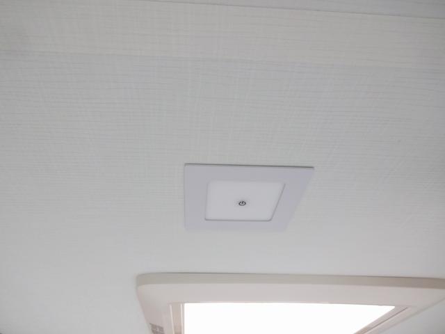 デュカト キャンピングカー　ローラーチーム　リビングストーンＫ２　バンコン　シンク　コンロ　ＤＣ冷蔵庫　トルマ燃料式ＦＦヒーター＆温水ボイラー　カセットトイレ　シャワー　ＤＣエアコン　バックカメラ　電動ステップ　レミスシェード　クルーズコントロール（38枚目）