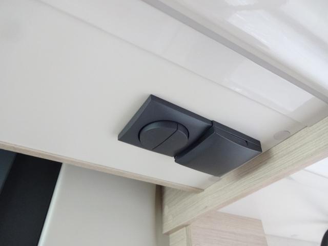 デュカト キャンピングカー　ローラーチーム　リビングストーンＫ２　バンコン　シンク　コンロ　ＤＣ冷蔵庫　トルマ燃料式ＦＦヒーター＆温水ボイラー　カセットトイレ　シャワー　ＤＣエアコン　バックカメラ　電動ステップ　レミスシェード　クルーズコントロール（43枚目）