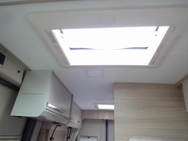 デュカト キャンピングカー　ローラーチーム　リビングストーンＫ２　バンコン　シンク　コンロ　ＤＣ冷蔵庫　トルマ燃料式ＦＦヒーター＆温水ボイラー　カセットトイレ　シャワー　ＤＣエアコン　バックカメラ　電動ステップ　レミスシェード　クルーズコントロール（47枚目）