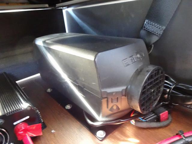 独自ルートの買取事業部を中心に、国産、　インポートカーディーラー、全国に点在する業者オークションから、仕入れスタッフが現車を徹底的に検証し、厳選した仕入れをおこなっております。