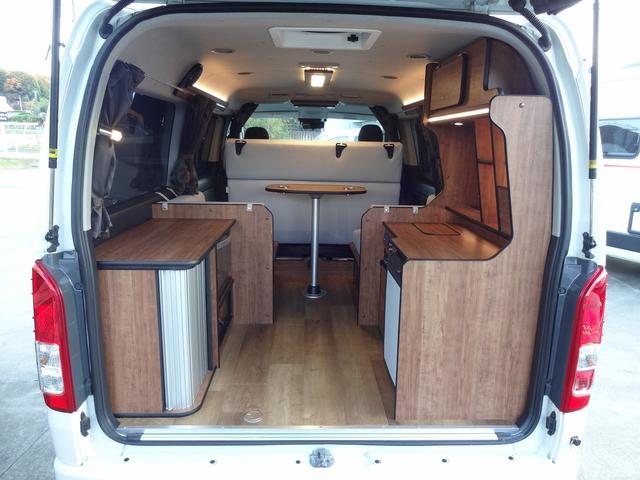 ハイエースワゴン キャンピングカー　ＦＯＣＳ　ＤＳ－Ｆ　バンコン　シンク　ＤＣ冷蔵庫　べバスト製ＦＦヒーター　シングルサブバッテリー　走行充電　外部充電　外部電源　内部電源　電子レンジ　走行時リアクーラー・リアヒーター　給排水タンク１０Ｌ　マックスファン（17枚目）