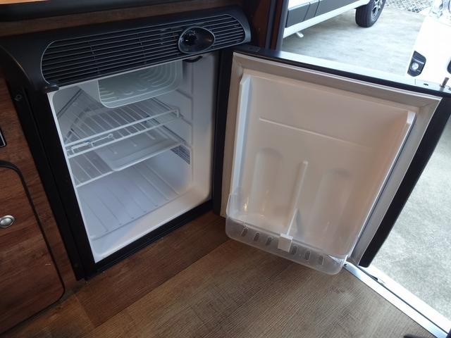 ハイエースワゴン キャンピングカー　ＦＯＣＳ　ＤＳ－Ｆ　バンコン　シンク　ＤＣ冷蔵庫　べバスト製ＦＦヒーター　シングルサブバッテリー　走行充電　外部充電　外部電源　内部電源　電子レンジ　走行時リアクーラー・リアヒーター　給排水タンク１０Ｌ　マックスファン（30枚目）