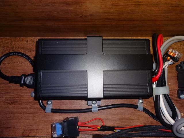 ハイエースワゴン キャンピングカー　ＦＯＣＳ　ＤＳ－Ｆ　バンコン　シンク　ＤＣ冷蔵庫　べバスト製ＦＦヒーター　シングルサブバッテリー　走行充電　外部充電　外部電源　内部電源　電子レンジ　走行時リアクーラー・リアヒーター　給排水タンク１０Ｌ　マックスファン（41枚目）