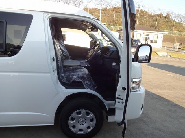 ハイエースワゴン キャンピングカー　ＦＯＣＳ　ＤＳ－Ｆ　バンコン　シンク　ＤＣ冷蔵庫　べバスト製ＦＦヒーター　シングルサブバッテリー　走行充電　外部充電　外部電源　内部電源　電子レンジ　走行時リアクーラー・リアヒーター　給排水タンク１０Ｌ　マックスファン（47枚目）