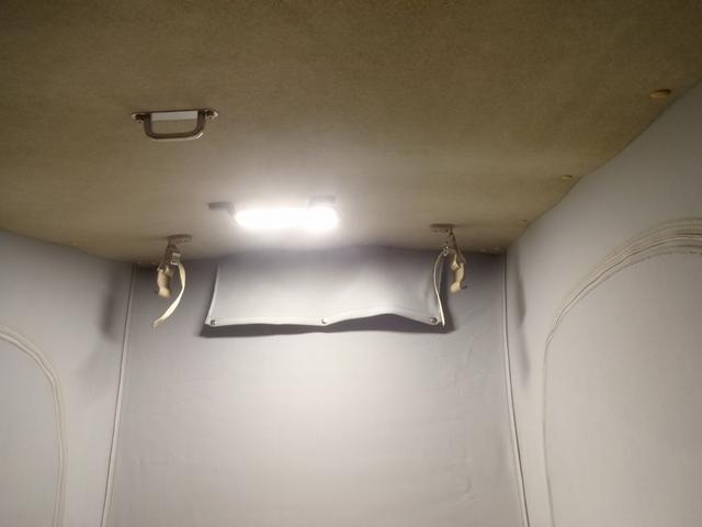 フリード＋ キャンピングカー　ホワイトハウス　フリースタイル　バンコン　エバスペヒャー製ＦＦヒーター　シングルサブバッテリー　走行充電　外部電源　外部充電　ホンダセンシング　リア両側パワースライドドア　フロントシートシートヒーター　ポップアップルーフ（22枚目）