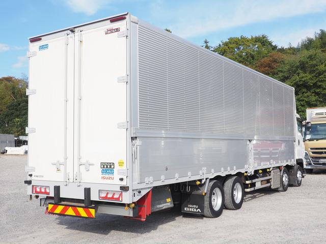 ギガ 　７速マニュアル　積載１３．７トン　アルミウイング車（2枚目）