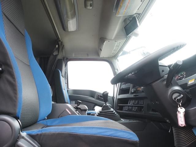 ギガ 　７速マニュアル　積載１３．７トン　アルミウイング車（3枚目）