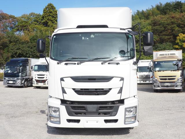 ギガ 　７速マニュアル　積載１３．７トン　アルミウイング車（7枚目）