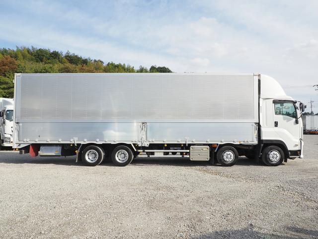 ギガ 　７速マニュアル　積載１３．７トン　アルミウイング車（10枚目）
