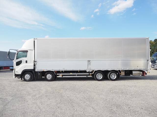 ギガ 　７速マニュアル　積載１３．７トン　アルミウイング車（11枚目）