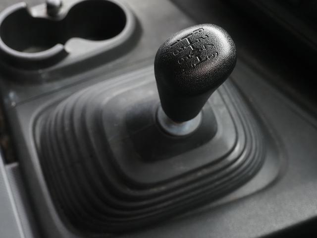 ギガ 　７速マニュアル　積載１３．７トン　アルミウイング車（14枚目）