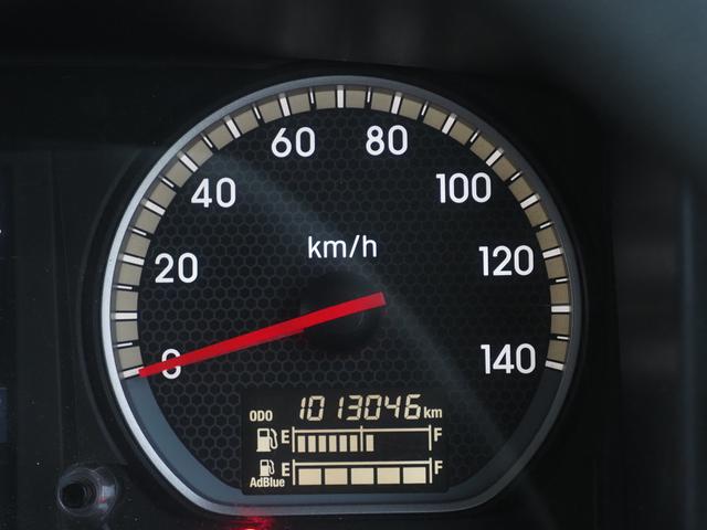 ギガ 　７速マニュアル　積載１３．７トン　アルミウイング車（17枚目）