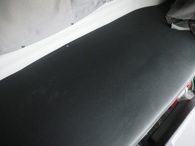 ギガ 　７速マニュアル　積載１３．７トン　アルミウイング車（20枚目）