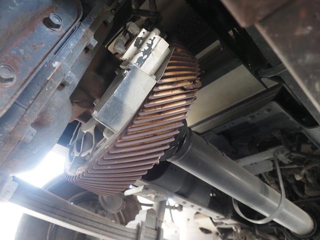 ギガ 　７速マニュアル　積載１３．７トン　アルミウイング車（21枚目）