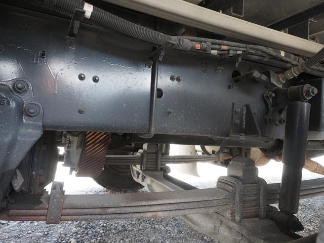 ギガ 　７速マニュアル　積載１３．７トン　アルミウイング車（22枚目）