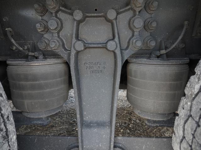 ギガ 　７速マニュアル　積載１３．７トン　アルミウイング車（23枚目）