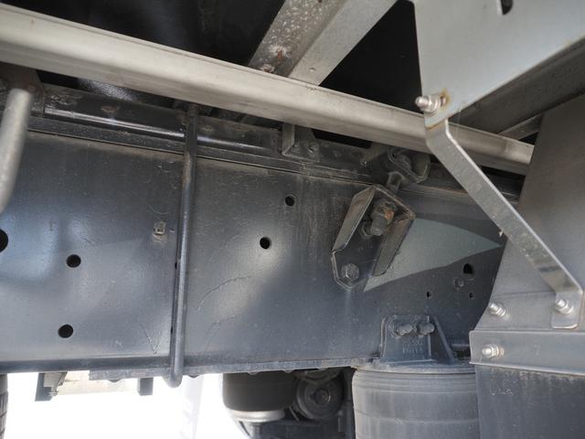 ギガ 　７速マニュアル　積載１３．７トン　アルミウイング車（24枚目）