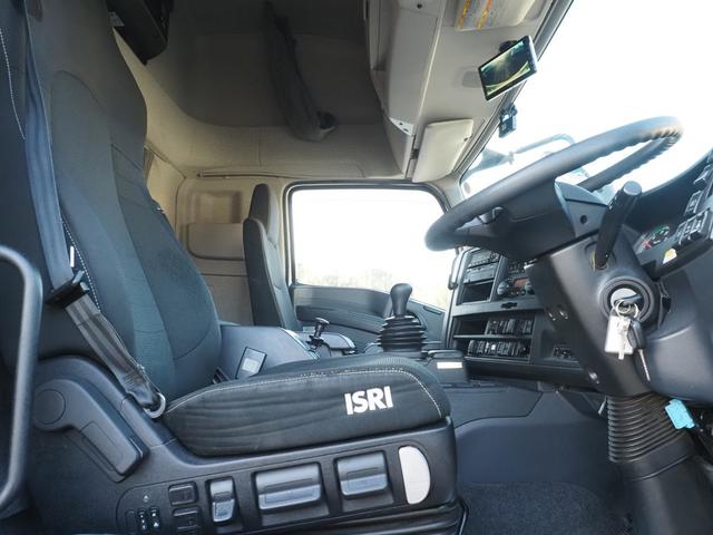 ギガ 　ハイルーフ　積載１３．６トン　４軸低床　アルミウィング（4枚目）