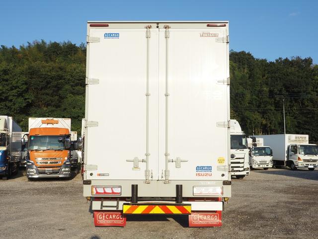 ギガ 　ハイルーフ　積載１３．６トン　４軸低床　アルミウィング（9枚目）