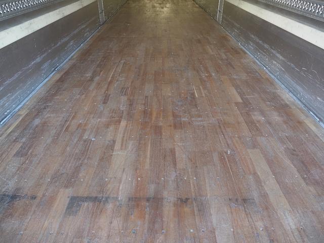 ギガ 　ハイルーフ　積載１３．６トン　４軸低床　アルミウィング（14枚目）