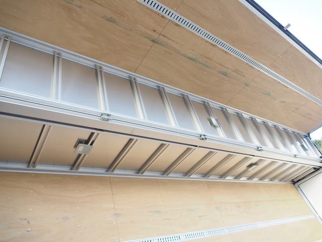 ギガ 　ハイルーフ　積載１３．６トン　４軸低床　アルミウィング（15枚目）