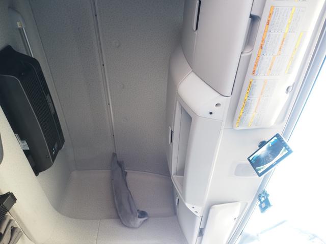 ギガ 　ハイルーフ　積載１３．６トン　４軸低床　アルミウィング（17枚目）