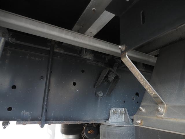 ギガ 　ハイルーフ　積載１３．６トン　４軸低床　アルミウィング（28枚目）