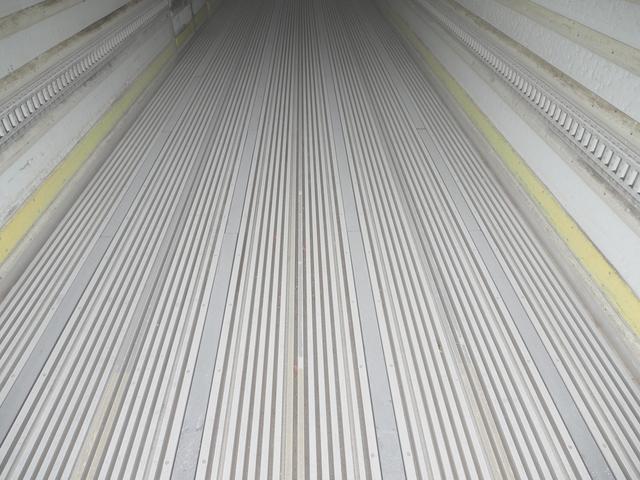 プロフィア 　サブエンジン付　ジョロダー４列　キーストン　サイド観音扉　矢野特殊ボデー　アルミホイール　４軸　冷凍バン車　菱重製冷凍機（13枚目）