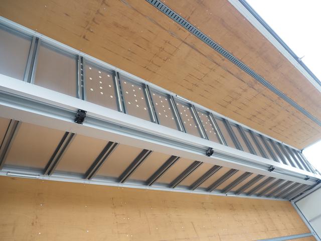 プロフィア 　車検付　７速マニュアル　ハイルーフ　積載１３．８トン　４軸低床　アルミウィング（15枚目）