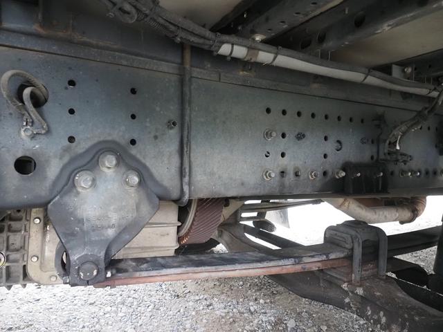 プロフィア 　車検付　７速マニュアル　ハイルーフ　積載１３．８トン　４軸低床　アルミウィング（28枚目）