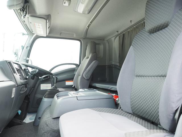 フォワード 8200ボデー 積載6.9トン ベッド付 ワイド 6速マニュアル メッキ付(21枚目)