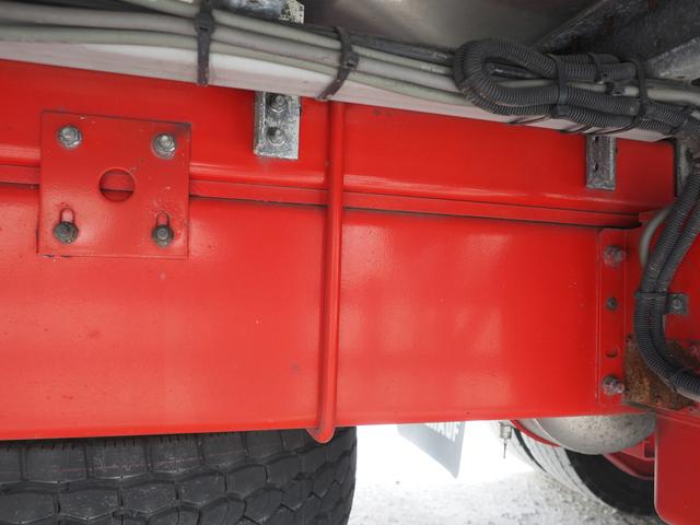 フォワード 8200ボデー 積載6.9トン ベッド付 ワイド 6速マニュアル メッキ付(25枚目)