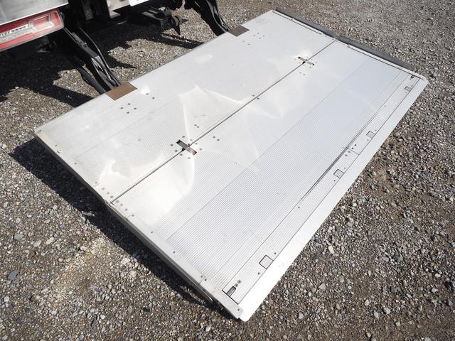 ヒノレンジャー 車検付 融雪仕様 7200ボデー 格納ゲート付 エアサス 積載6.4トン ハイルーフ ベッド付 フルワイド(13枚目)