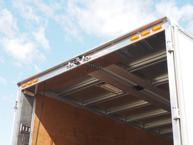 ヒノレンジャー 車検付 融雪仕様 7200ボデー 格納ゲート付 エアサス 積載6.4トン ハイルーフ ベッド付 フルワイド(15枚目)