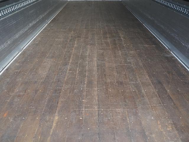 ヒノレンジャー 車検付 融雪仕様 7200ボデー 格納ゲート付 エアサス 積載6.4トン ハイルーフ ベッド付 フルワイド(16枚目)