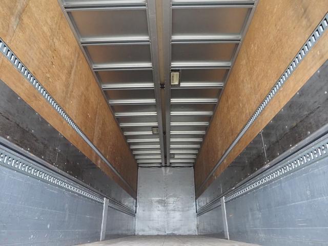 プロフィア 　積載１３．４トン　４軸低床　アルミウイング（3枚目）