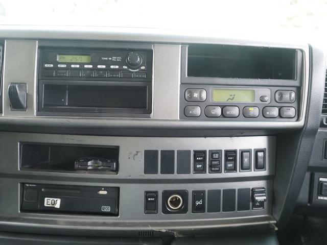 プロフィア 　積載１３．４トン　４軸低床　アルミウイング（15枚目）