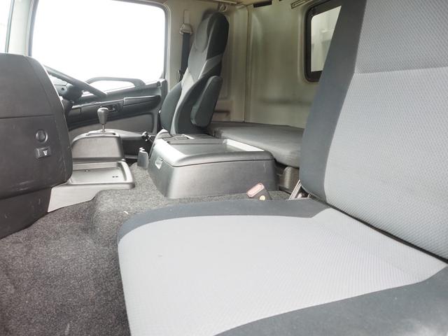 プロフィア 　積載１３．４トン　４軸低床　アルミウイング（19枚目）