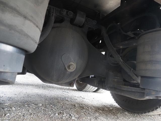 プロフィア 　積載１３．４トン　４軸低床　アルミウイング（24枚目）