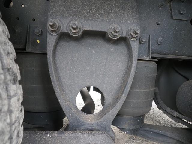 プロフィア 　積載１３．４トン　４軸低床　アルミウイング（26枚目）