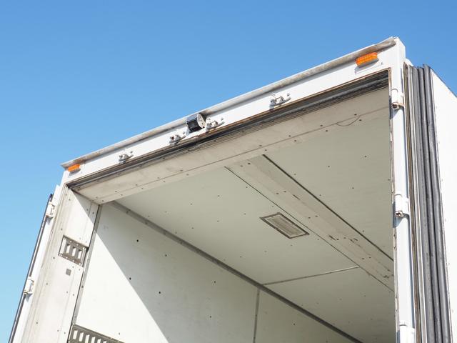 ギガ 　低温設定　７速マニュアル　ジョロダー４列　４軸低床　冷凍ウィング（14枚目）