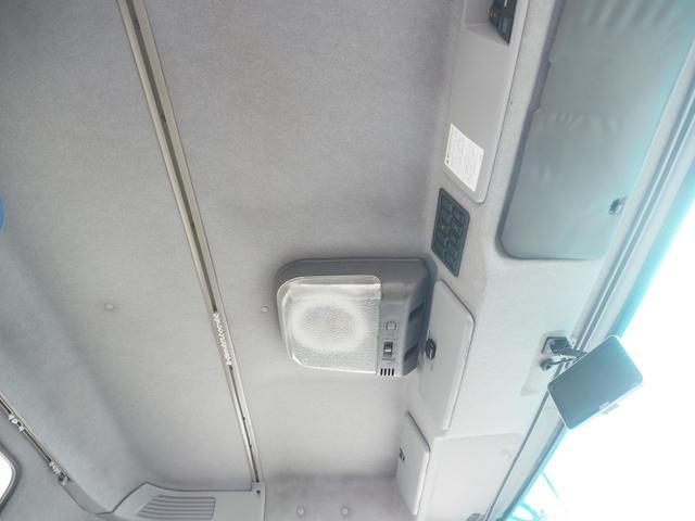 ギガ 　低温設定　７速マニュアル　ジョロダー４列　４軸低床　冷凍ウィング（18枚目）